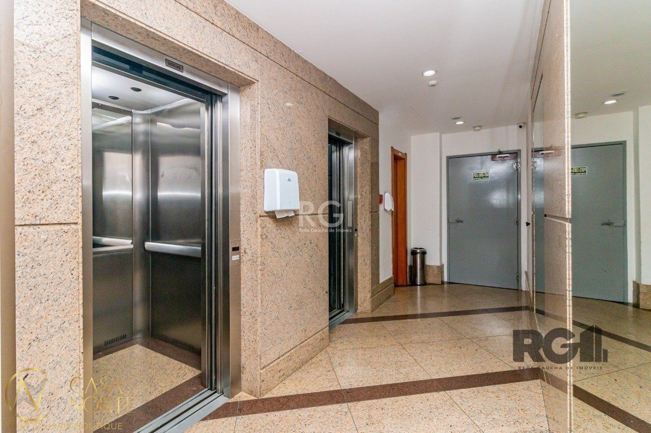 Apartamento à venda com 3 quartos, 117m², 1 suíte, 2 vagas, Avenida Cristóvão Colombo no bairro Passo da Areia em Porto Alegre