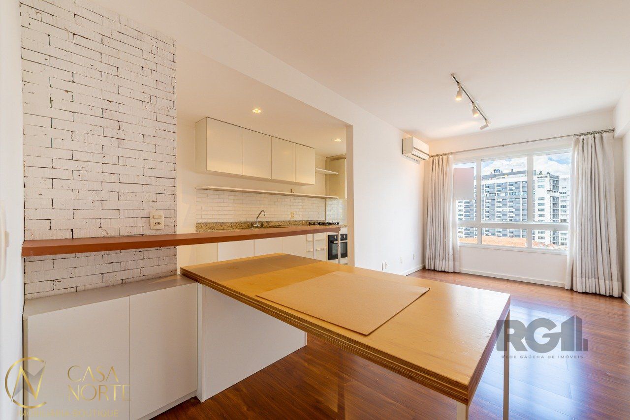 Apartamento à venda com 1 quarto, 42m², 1 suíte, 1 vaga, Rua Doutor Alcides Cruz no bairro Santa Cecília em Porto Alegre