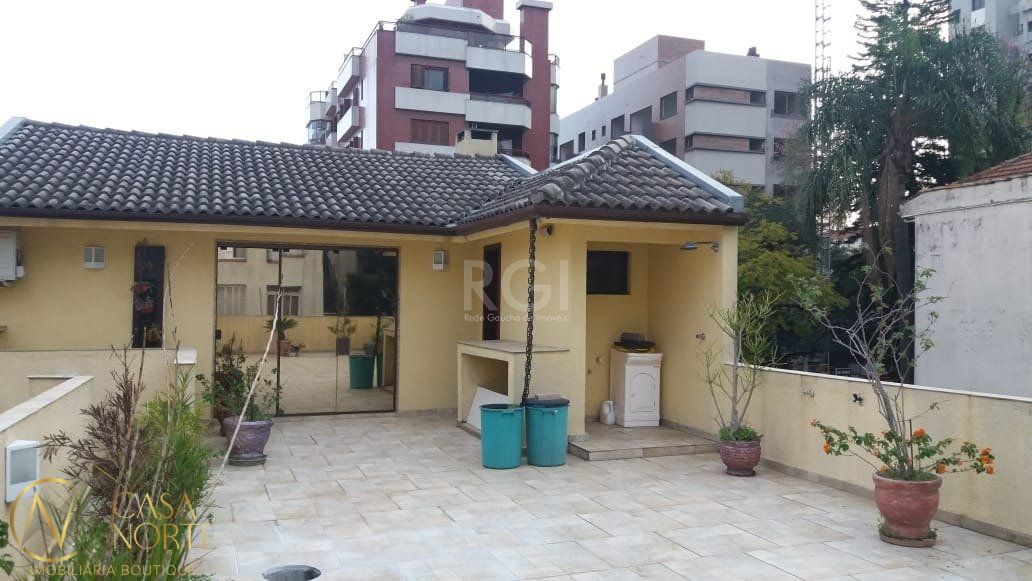 Casa à venda com 5 quartos, 300m², 1 suíte, Rua Casemiro de Abreu no bairro Bela Vista em Porto Alegre