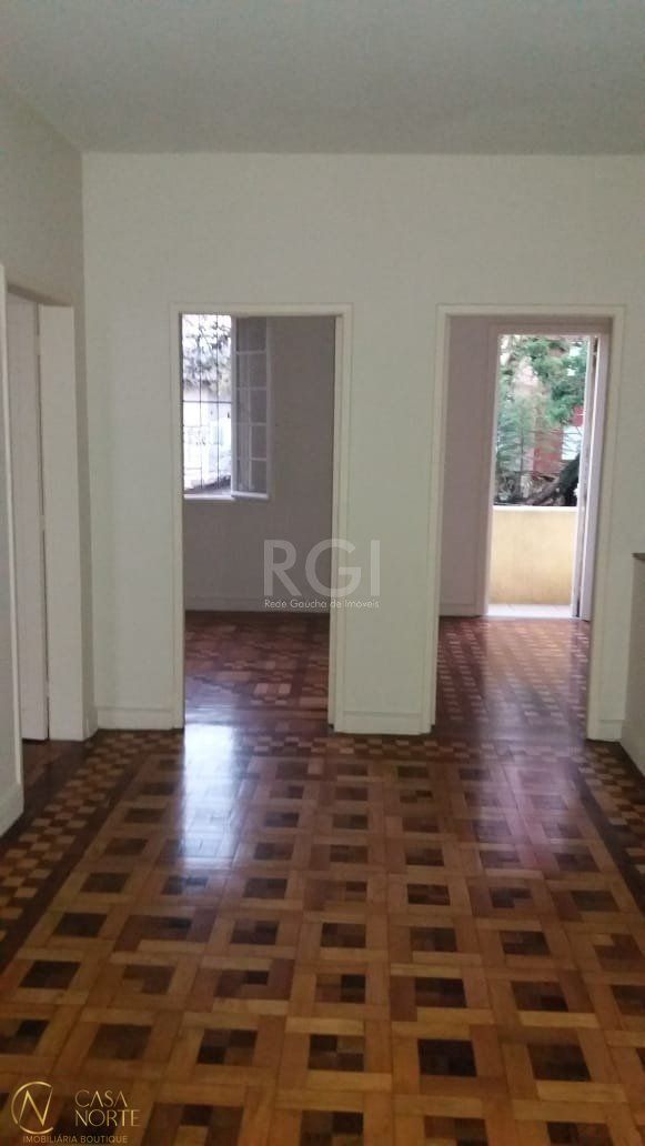 Casa à venda com 5 quartos, 300m², 1 suíte, Rua Casemiro de Abreu no bairro Bela Vista em Porto Alegre
