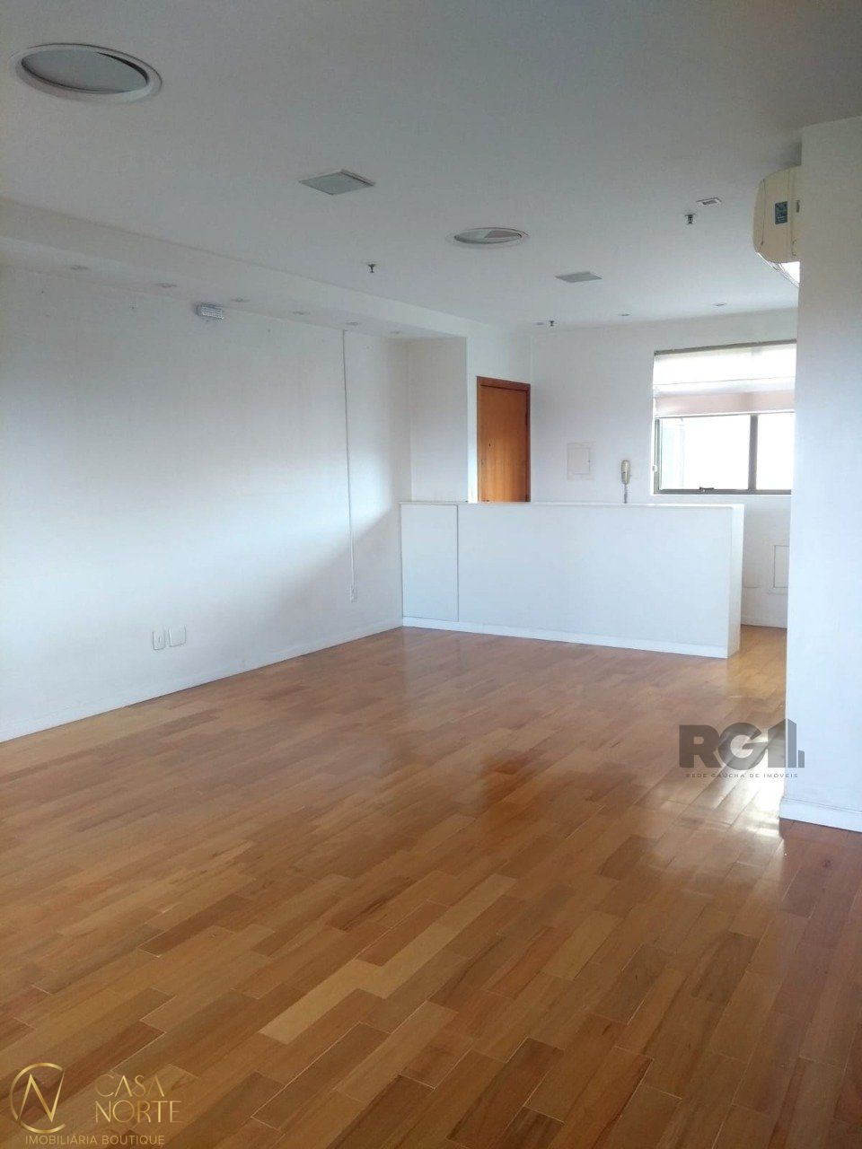 Sala Comercial à venda , 48m², 1 vaga, Avenida Osvaldo Aranha no bairro Bom Fim em Porto Alegre