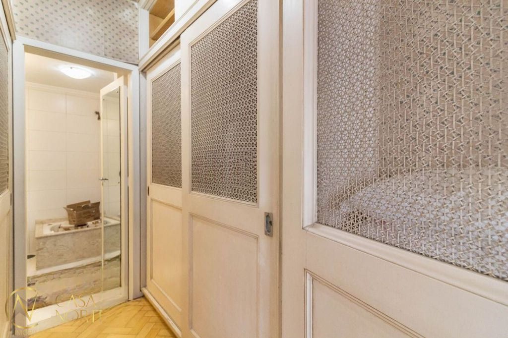 Apartamento à venda com 3 quartos, 144m², 1 suíte, 1 vaga, Rua Vinte e Quatro de Outubro no bairro Moinhos de Vento em Porto Alegre