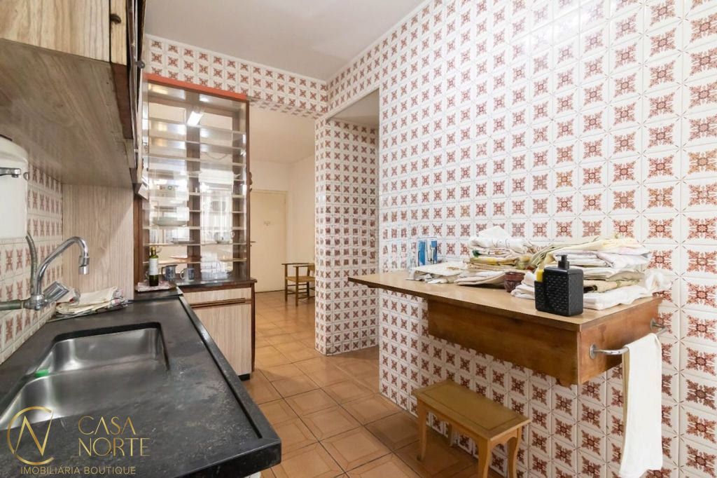 Apartamento à venda com 3 quartos, 144m², 1 suíte, 1 vaga, Rua Vinte e Quatro de Outubro no bairro Moinhos de Vento em Porto Alegre