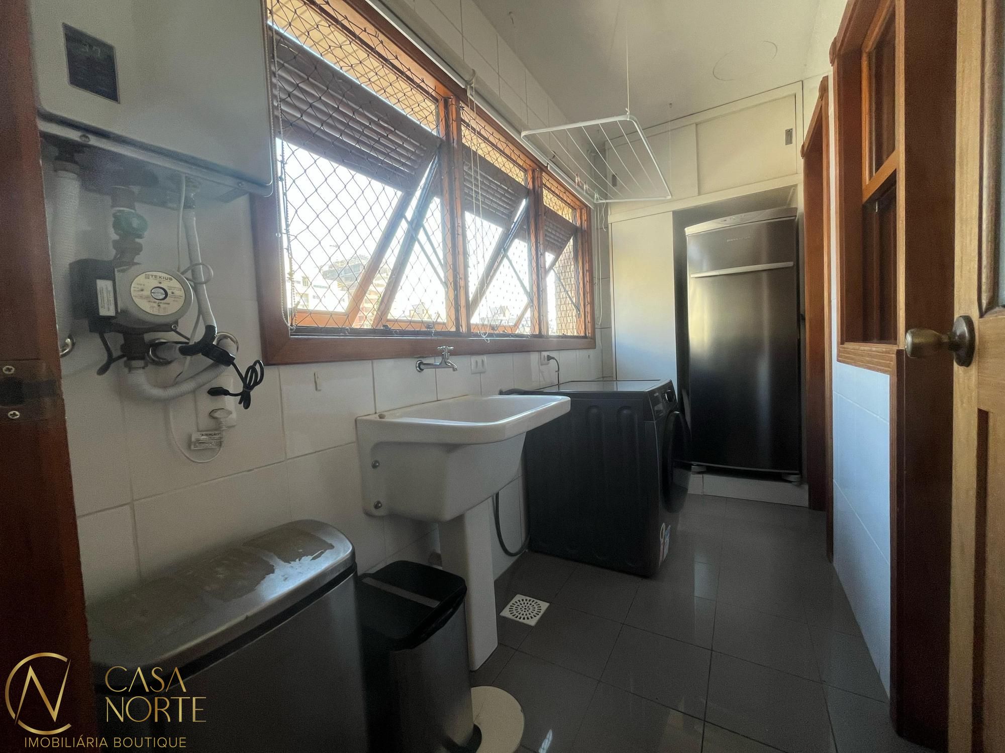 Cobertura à venda com 3 quartos, 289m², 1 suíte, 3 vagas, Rua Coronel Bordini no bairro Moinhos de Vento em Porto Alegre