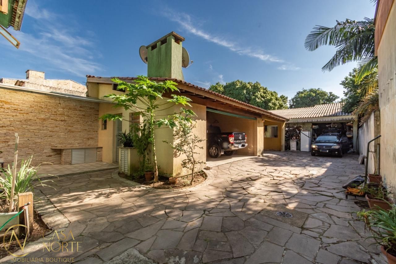 Casa à venda com 4 quartos, 287m², 1 suíte, 4 vagas, Avenida Circular no bairro Vila Jardim em Porto Alegre