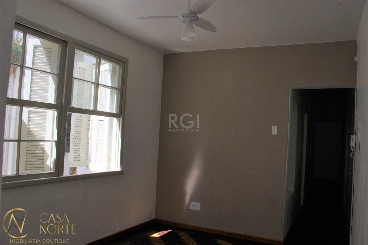 Apartamento à venda com 2 quartos, 56m², Avenida da Azenha no bairro Azenha em Porto Alegre