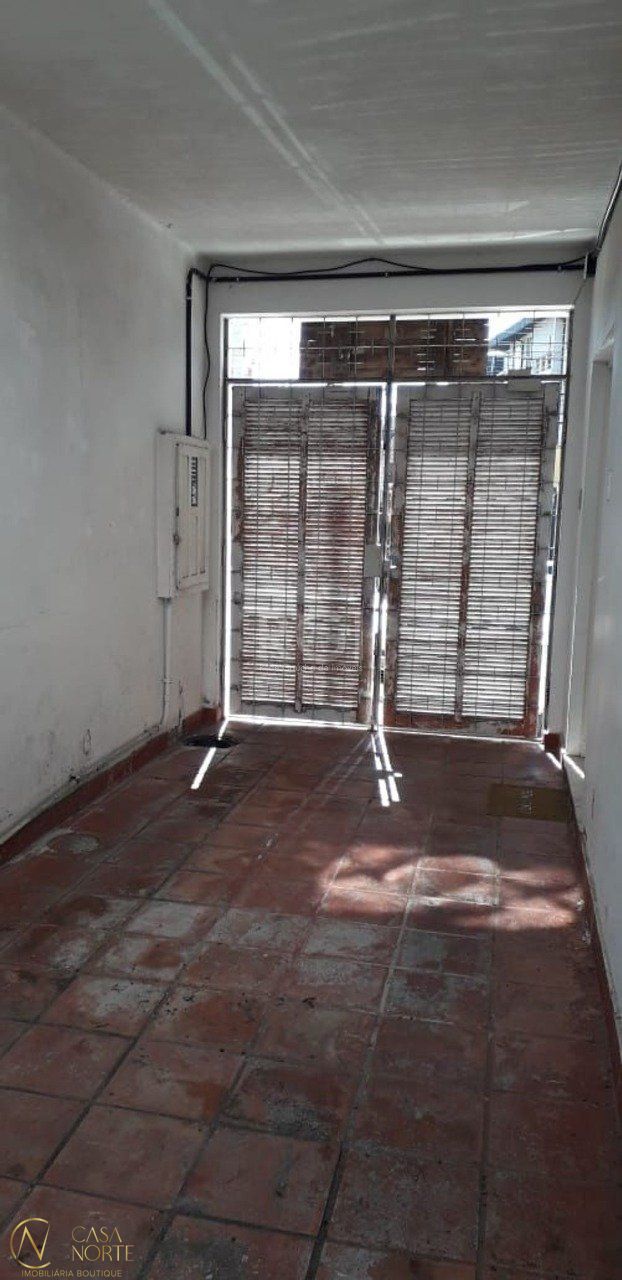 Casa à venda com 4 quartos, 250m², 1 suíte, 3 vagas, Rua Silveiro no bairro Menino Deus em Porto Alegre