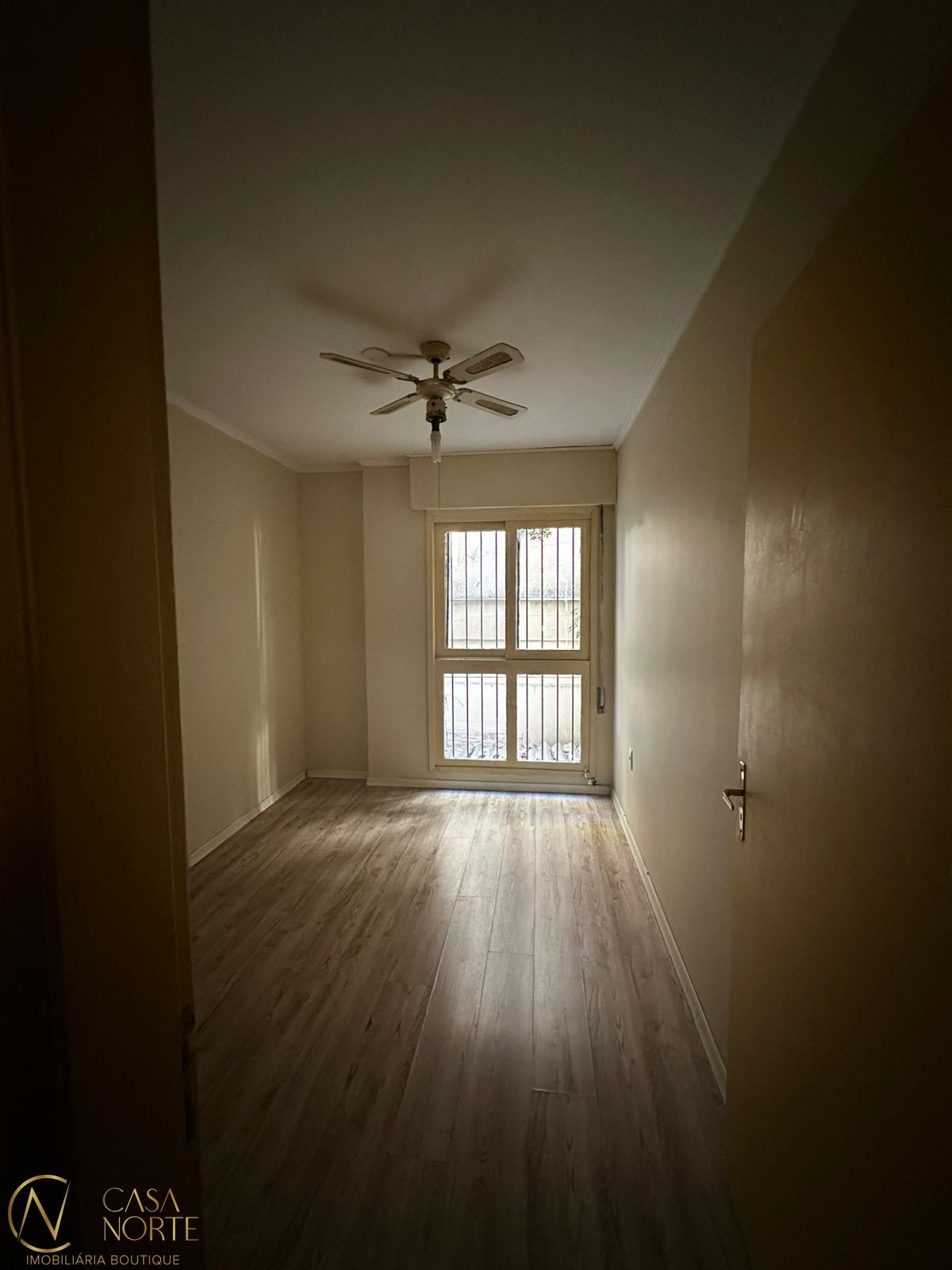 Apartamento à venda com 2 quartos, 54m², 1 vaga, Rua Gastão Haslocher Mazeron no bairro Menino Deus em Porto Alegre