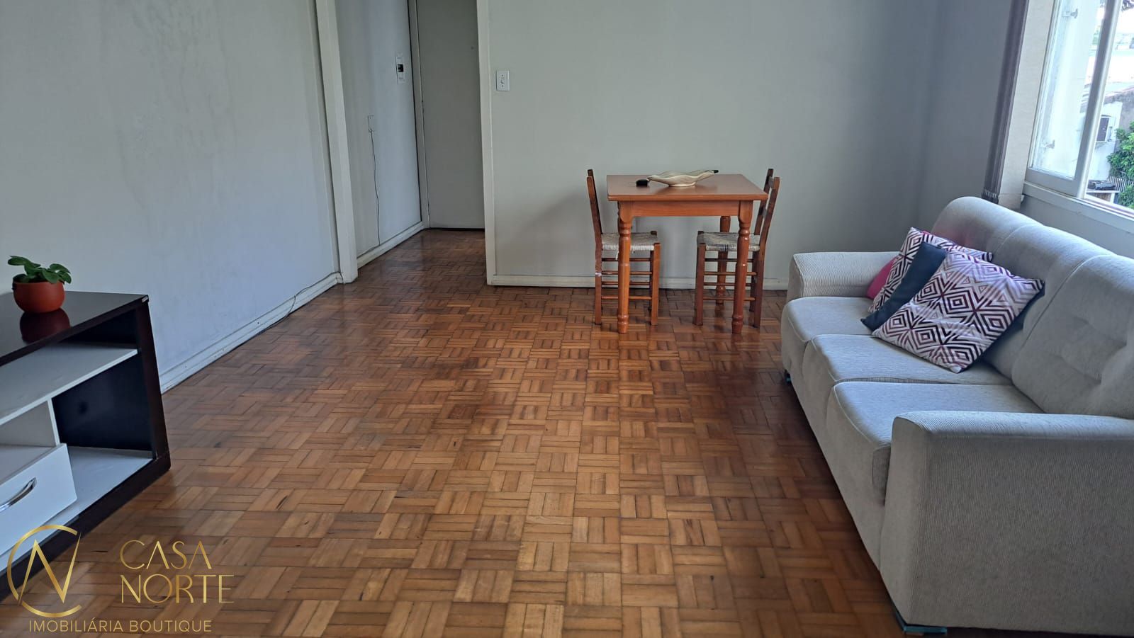 Apartamento à venda com 3 quartos, 97m², 1 vaga, Rua Dona Eugenia no bairro Santa Cecília em Porto Alegre