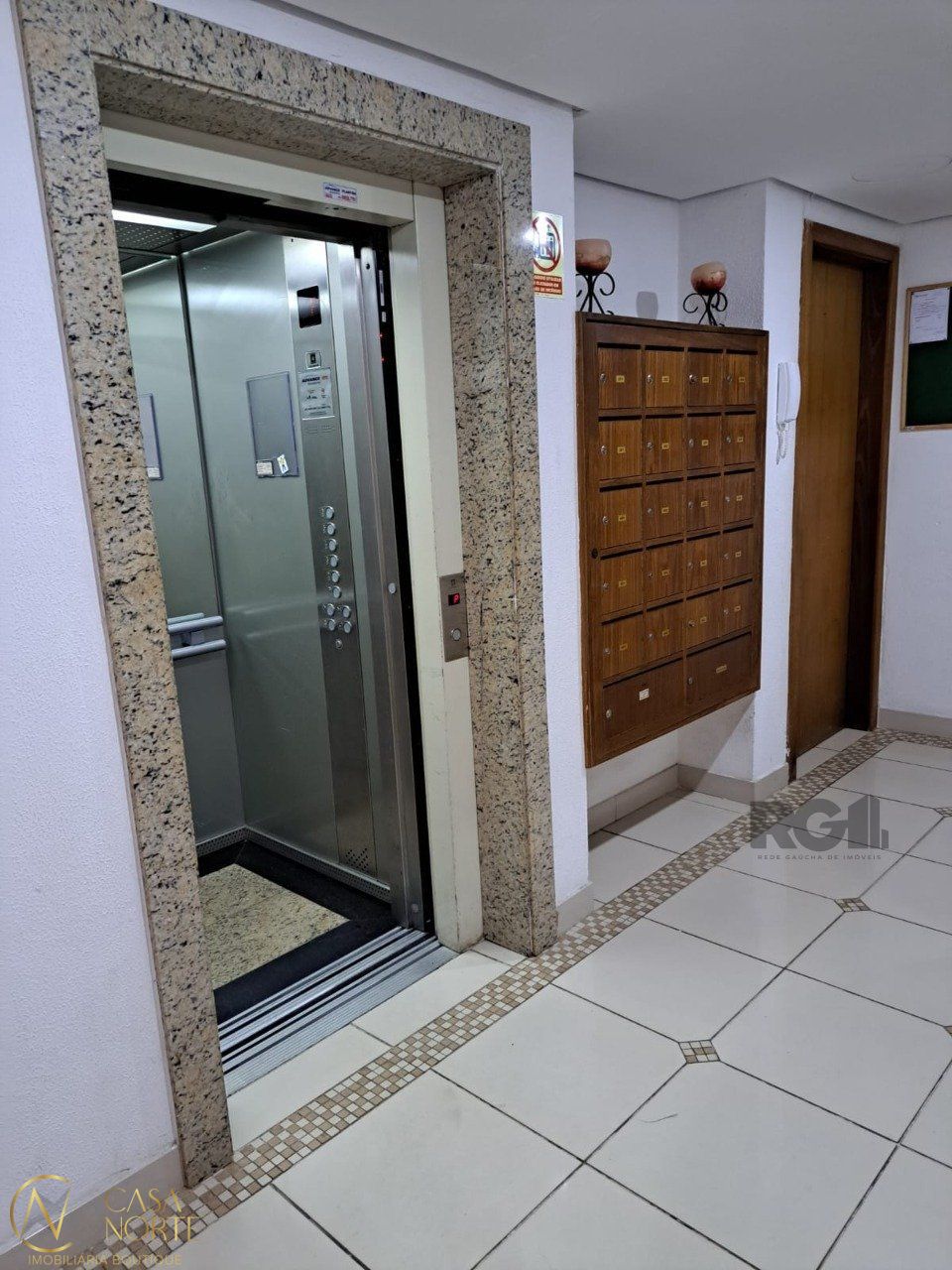 Apartamento à venda com 2 quartos, 86m², 1 suíte, 1 vaga, Rua Santo Antônio no bairro Floresta em Porto Alegre