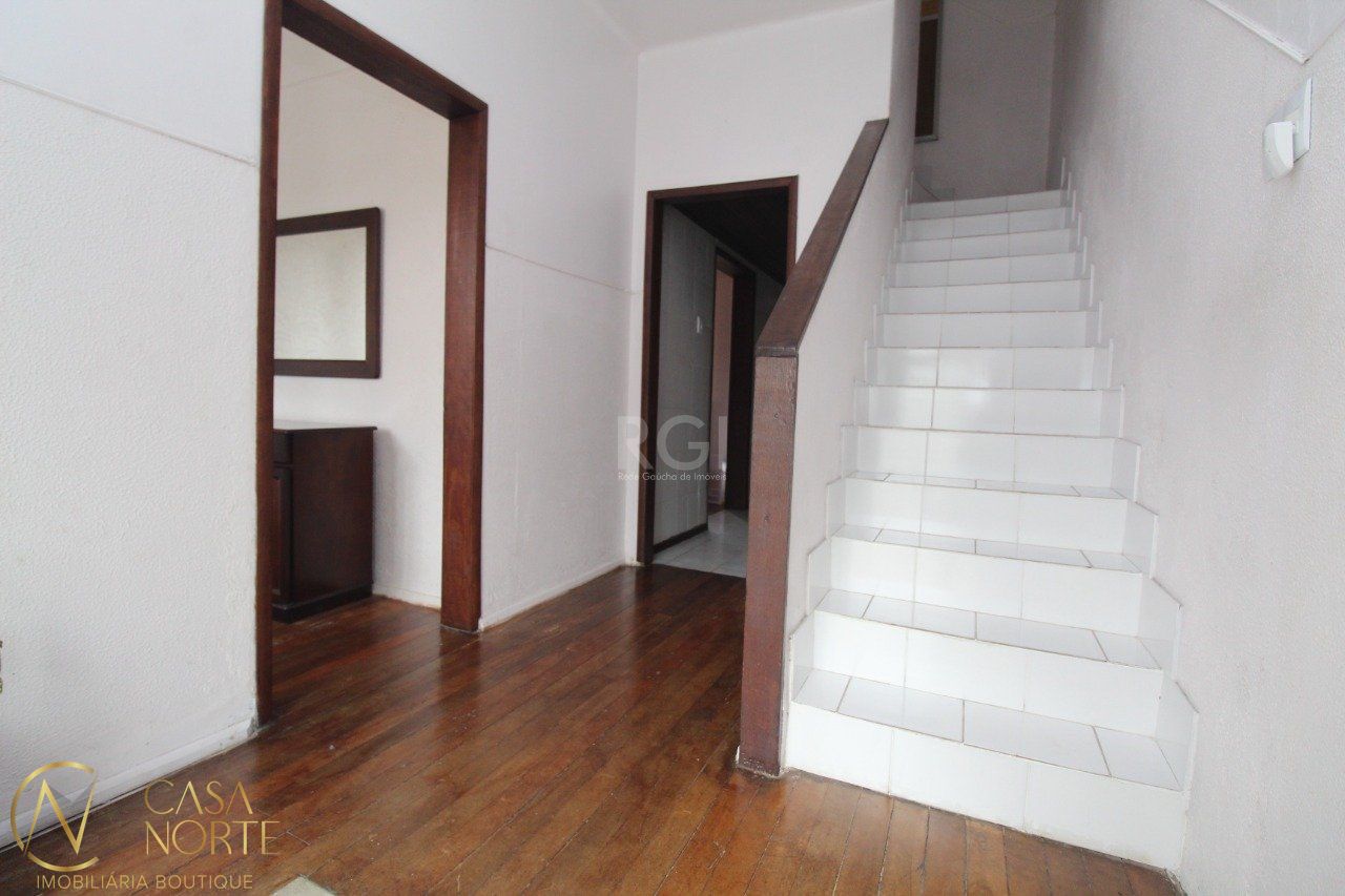 Casa à venda com 3 quartos, 146m², Rua Dom João Vi no bairro Medianeira em Porto Alegre