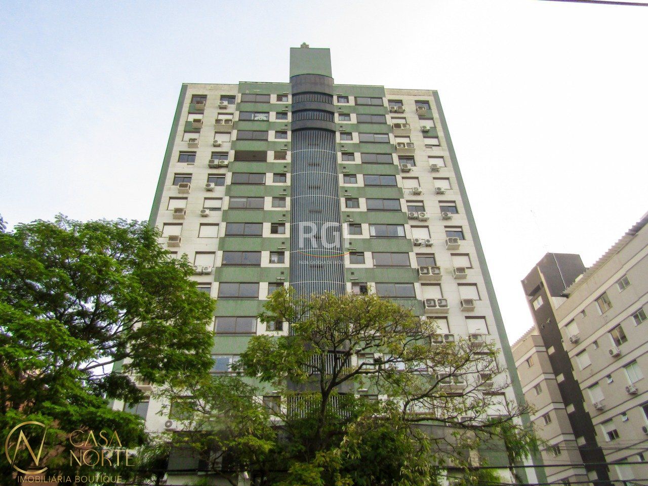 Apartamento à venda com 3 quartos, 105m², 1 suíte, 2 vagas, Rua Washington Luiz no bairro Centro Histórico em Porto Alegre