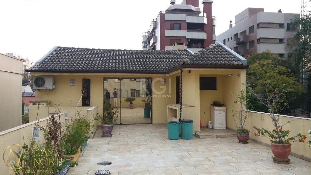 Casa à venda com 5 quartos, 300m², 1 suíte, Rua Casemiro de Abreu no bairro Bela Vista em Porto Alegre