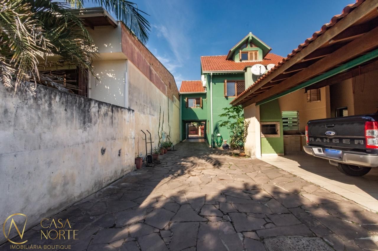 Casa à venda com 4 quartos, 287m², 1 suíte, 4 vagas, Avenida Circular no bairro Vila Jardim em Porto Alegre