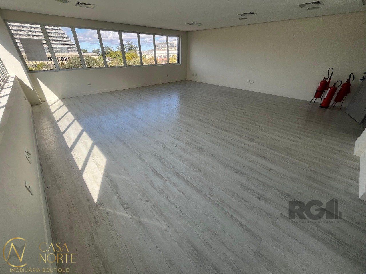 Sala Comercial à venda , 57m², 1 vaga, Rua Washington Luiz no bairro Centro Histórico em Porto Alegre