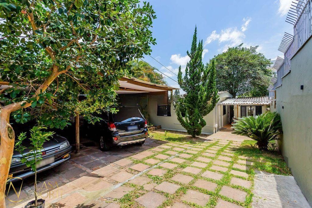 Casa à venda com 3 quartos, 120m², 2 vagas, Rua Augusto Attílio Giordani no bairro São Sebastião em Porto Alegre