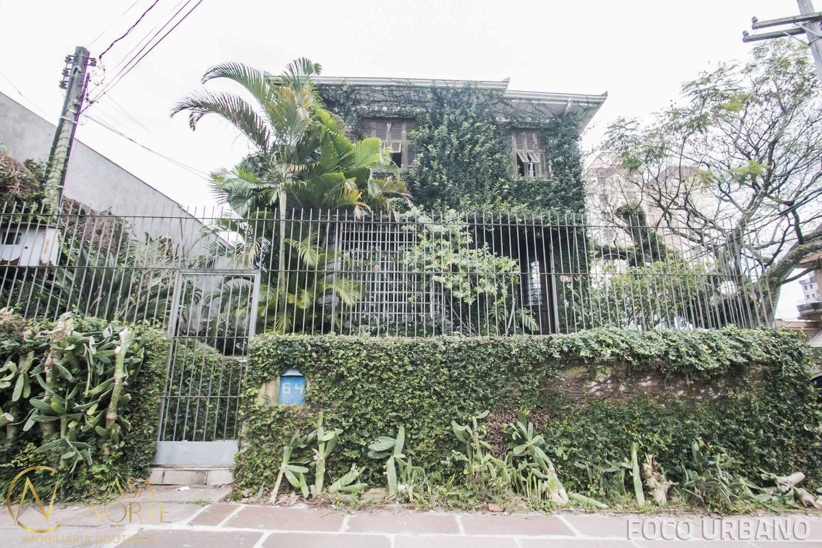 Casa à venda com 4 quartos, 250m², 2 vagas, Rua Carazinho no bairro Petrópolis em Porto Alegre