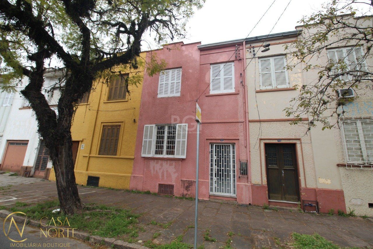 Casa à venda com 3 quartos, 146m², Rua Dom João Vi no bairro Medianeira em Porto Alegre