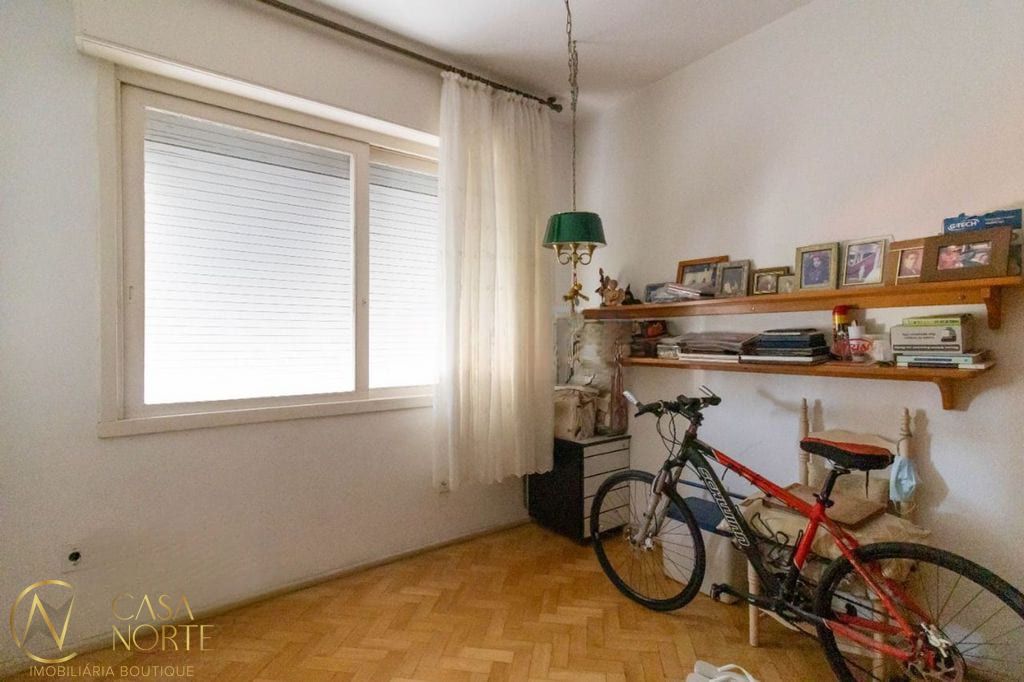 Apartamento à venda com 3 quartos, 144m², 1 suíte, 1 vaga, Rua Vinte e Quatro de Outubro no bairro Moinhos de Vento em Porto Alegre