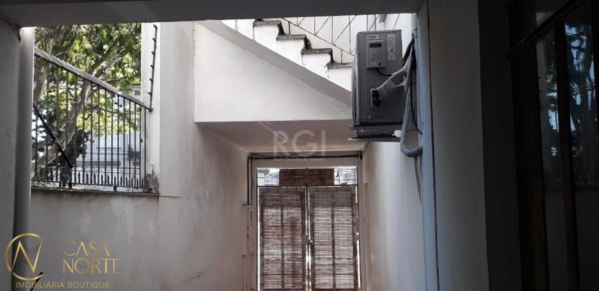 Casa à venda com 4 quartos, 250m², 1 suíte, 3 vagas, Rua Silveiro no bairro Menino Deus em Porto Alegre