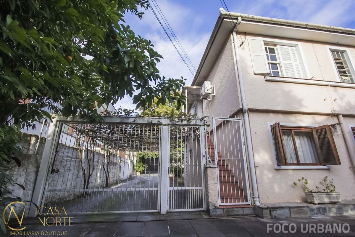 Casa à venda com 4 quartos, 500m², 6 vagas, Rua Silveiro no bairro Menino Deus em Porto Alegre