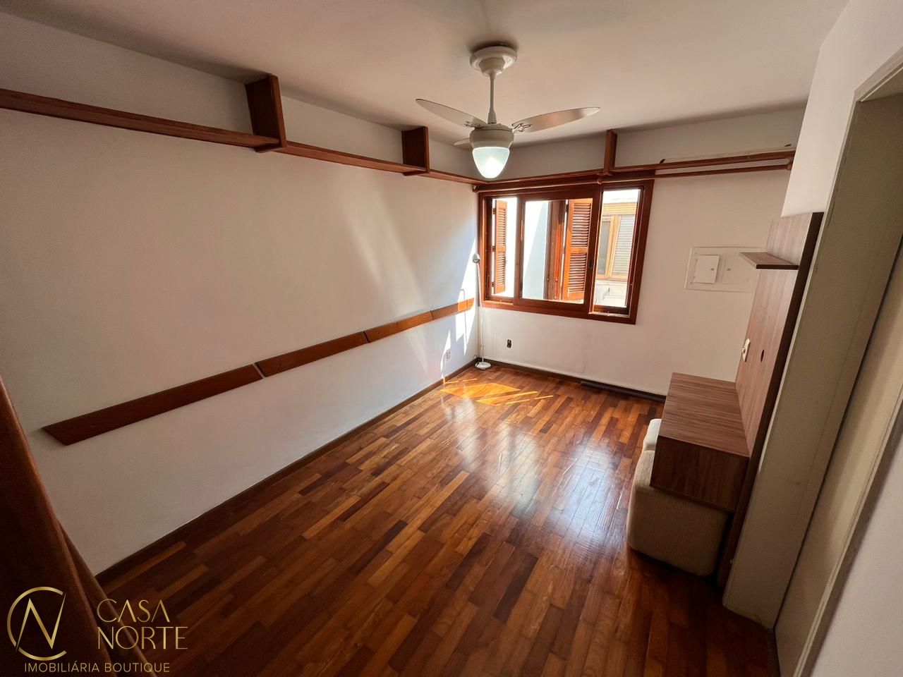 Apartamento à venda com 2 quartos, 58m², 1 vaga, Rua João Abbott no bairro Petrópolis em Porto Alegre