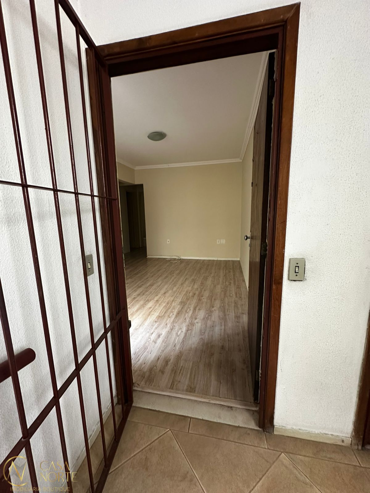 Apartamento à venda com 2 quartos, 54m², 1 vaga, Rua Gastão Haslocher Mazeron no bairro Menino Deus em Porto Alegre