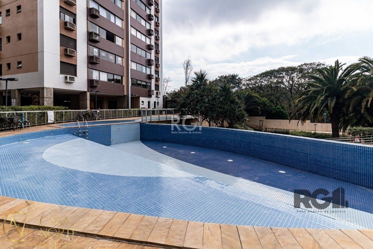 Apartamento à venda com 3 quartos, 117m², 1 suíte, 2 vagas, Avenida Cristóvão Colombo no bairro Passo da Areia em Porto Alegre