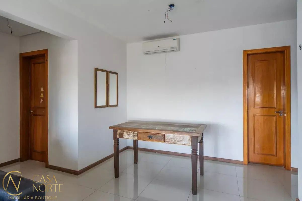 Apartamento à venda com 2 quartos, 69m², 2 suítes, 1 vaga, Rua Teixeira de Freitas no bairro Santo Antônio em Porto Alegre