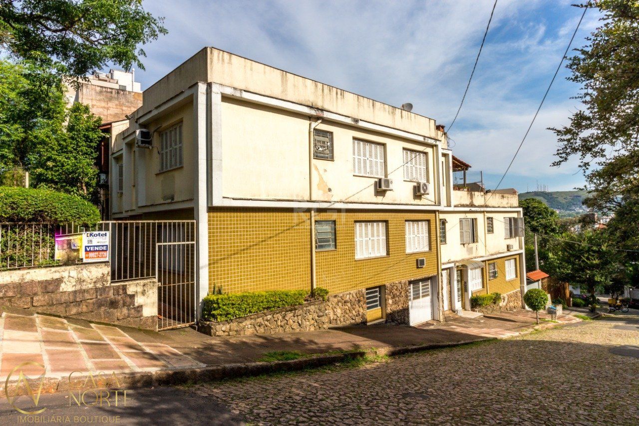 Apartamento à venda com 2 quartos, 61m², 1 vaga, Rua Vitor Hugo no bairro Petrópolis em Porto Alegre