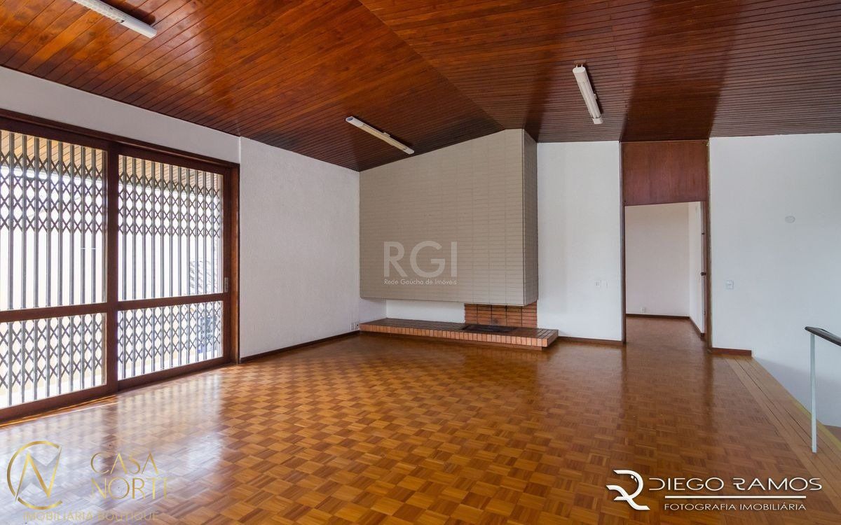Casa à venda com 4 quartos, 500m², 1 suíte, 4 vagas, Rua Silveiro no bairro Menino Deus em Porto Alegre