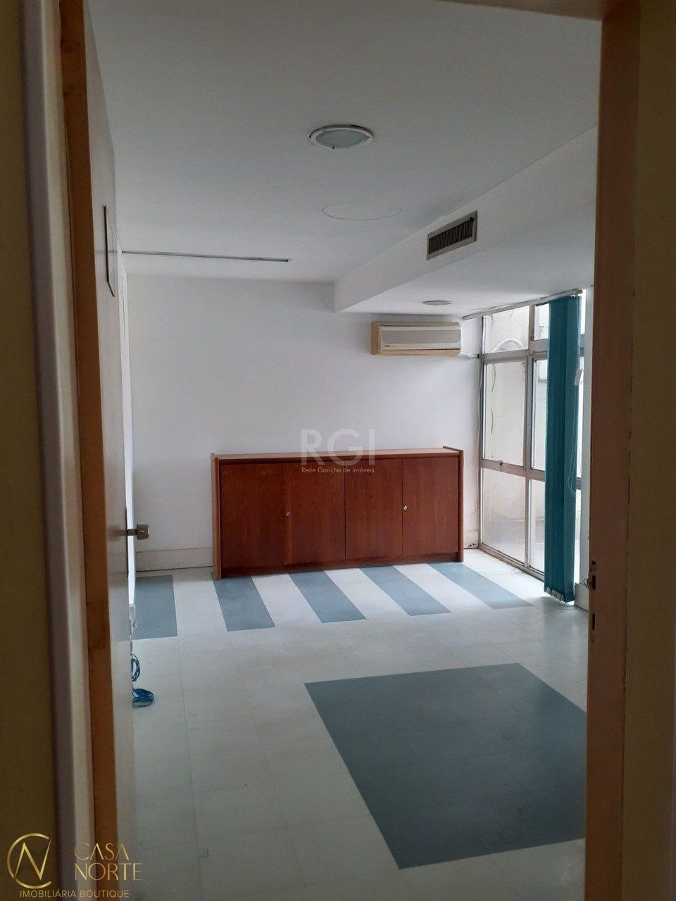 Sala Comercial à venda , 96m², Avenida Osvaldo Aranha no bairro Bom Fim em Porto Alegre