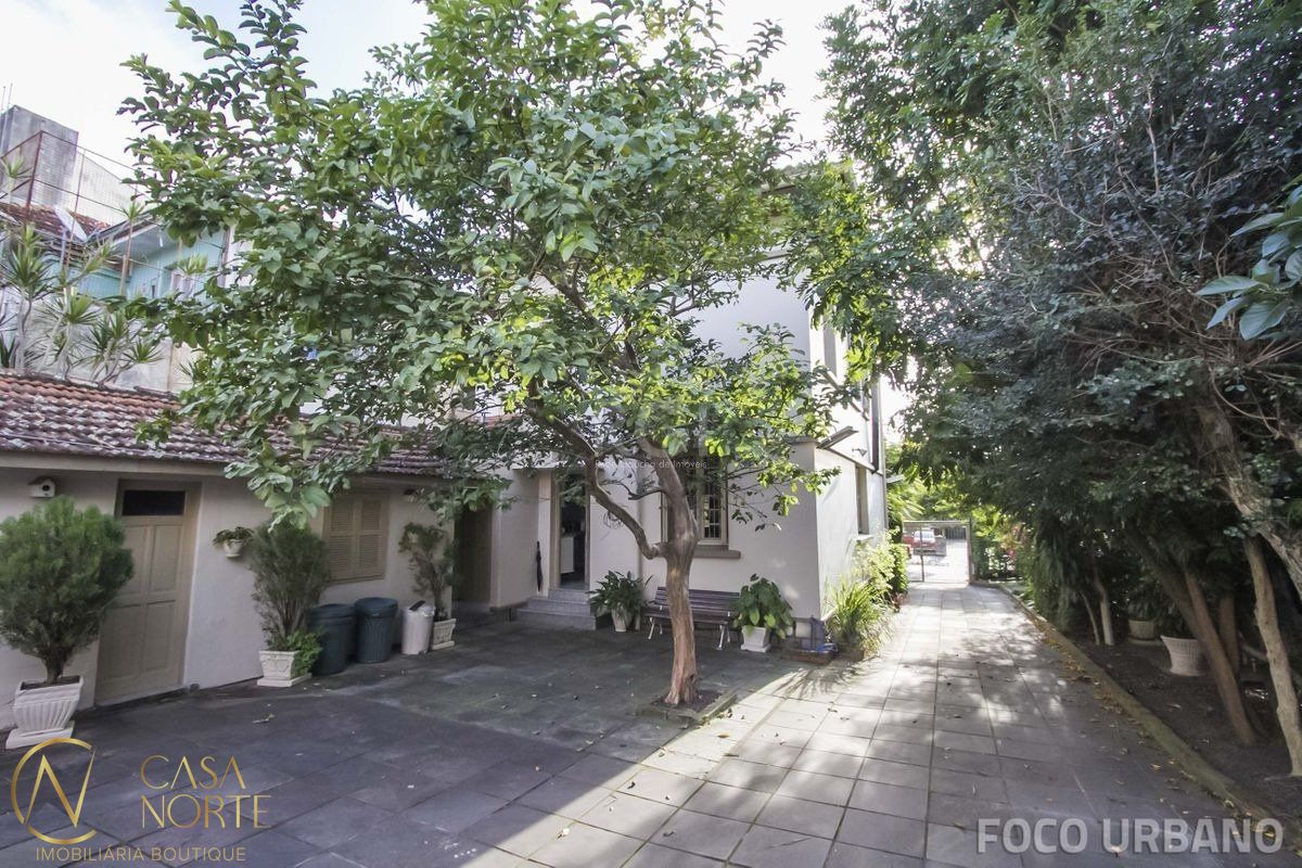 Casa à venda com 4 quartos, 500m², 6 vagas, Rua Silveiro no bairro Menino Deus em Porto Alegre