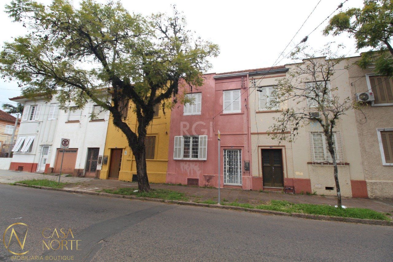 Casa à venda com 3 quartos, 146m², Rua Dom João Vi no bairro Medianeira em Porto Alegre