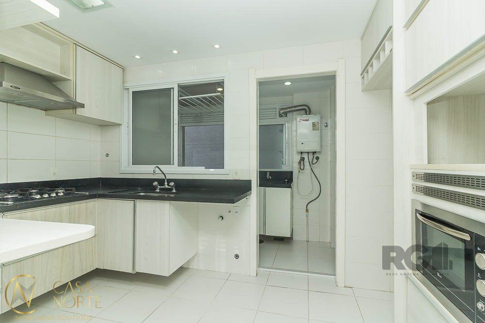 Apartamento à venda com 3 quartos, 108m², 1 suíte, 2 vagas, Avenida Tulio de Rose no bairro Jardim Europa em Porto Alegre