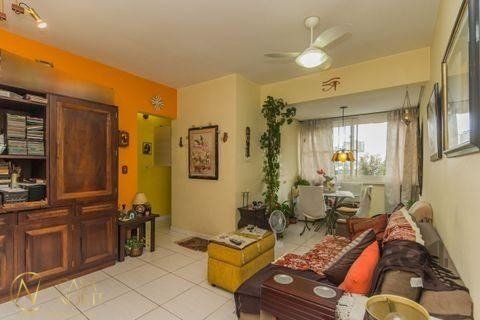 Apartamento à venda com 3 quartos, 74m², 1 vaga, Avenida General Barreto Viana no bairro Chácara das Pedras em Porto Alegre