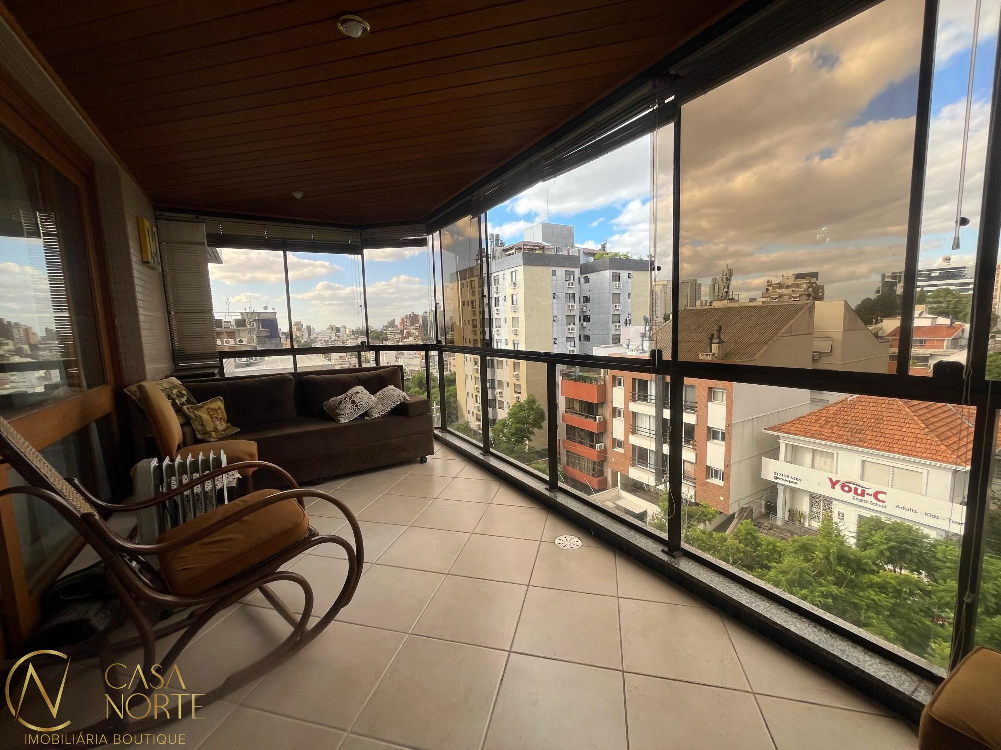 Apartamento à venda com 3 quartos, 163m², 1 suíte, 2 vagas, Rua Carlos Trein Filho no bairro Auxiliadora em Porto Alegre