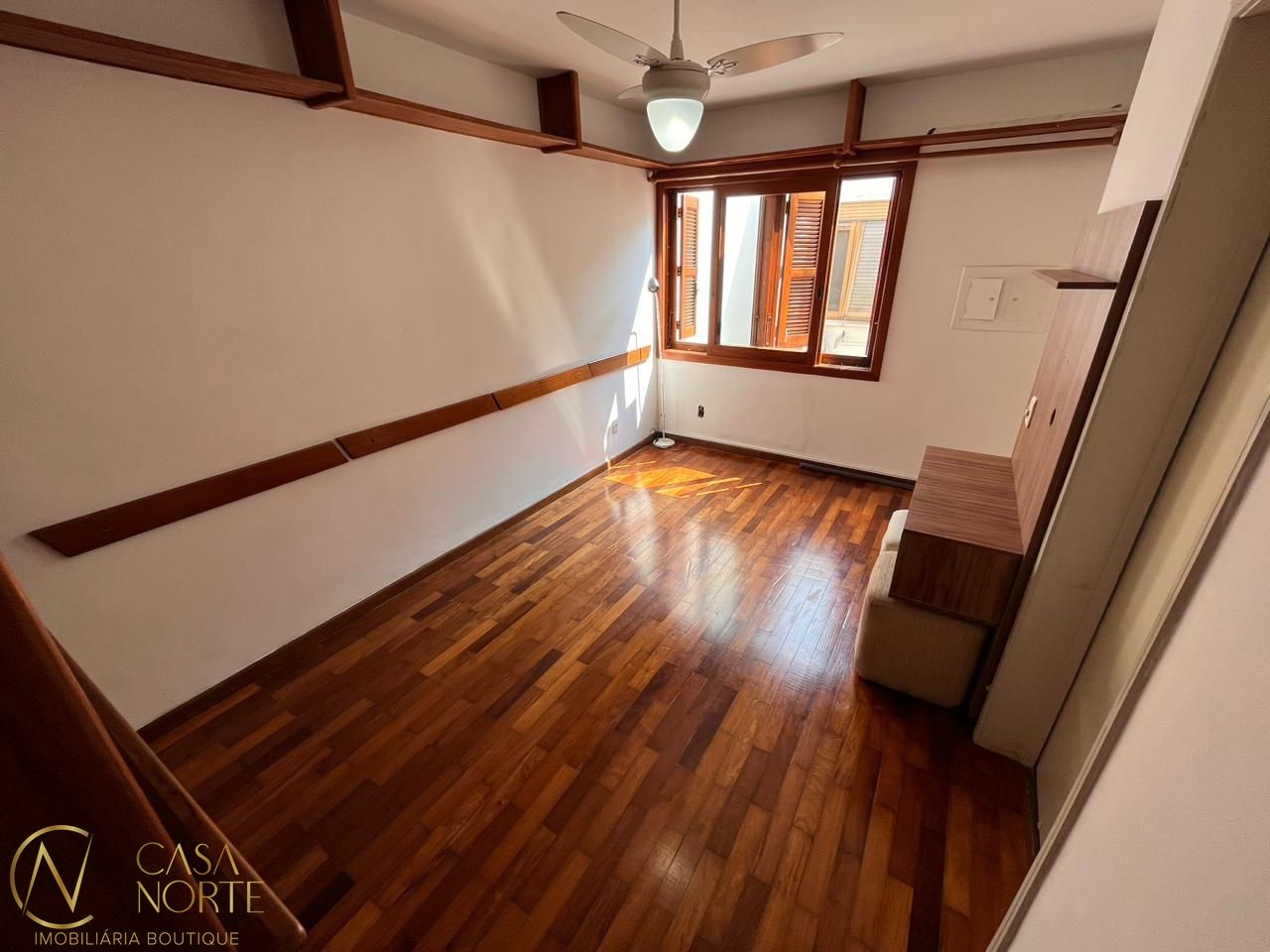 Apartamento à venda com 2 quartos, 58m², 1 vaga, Rua João Abbott no bairro Petrópolis em Porto Alegre