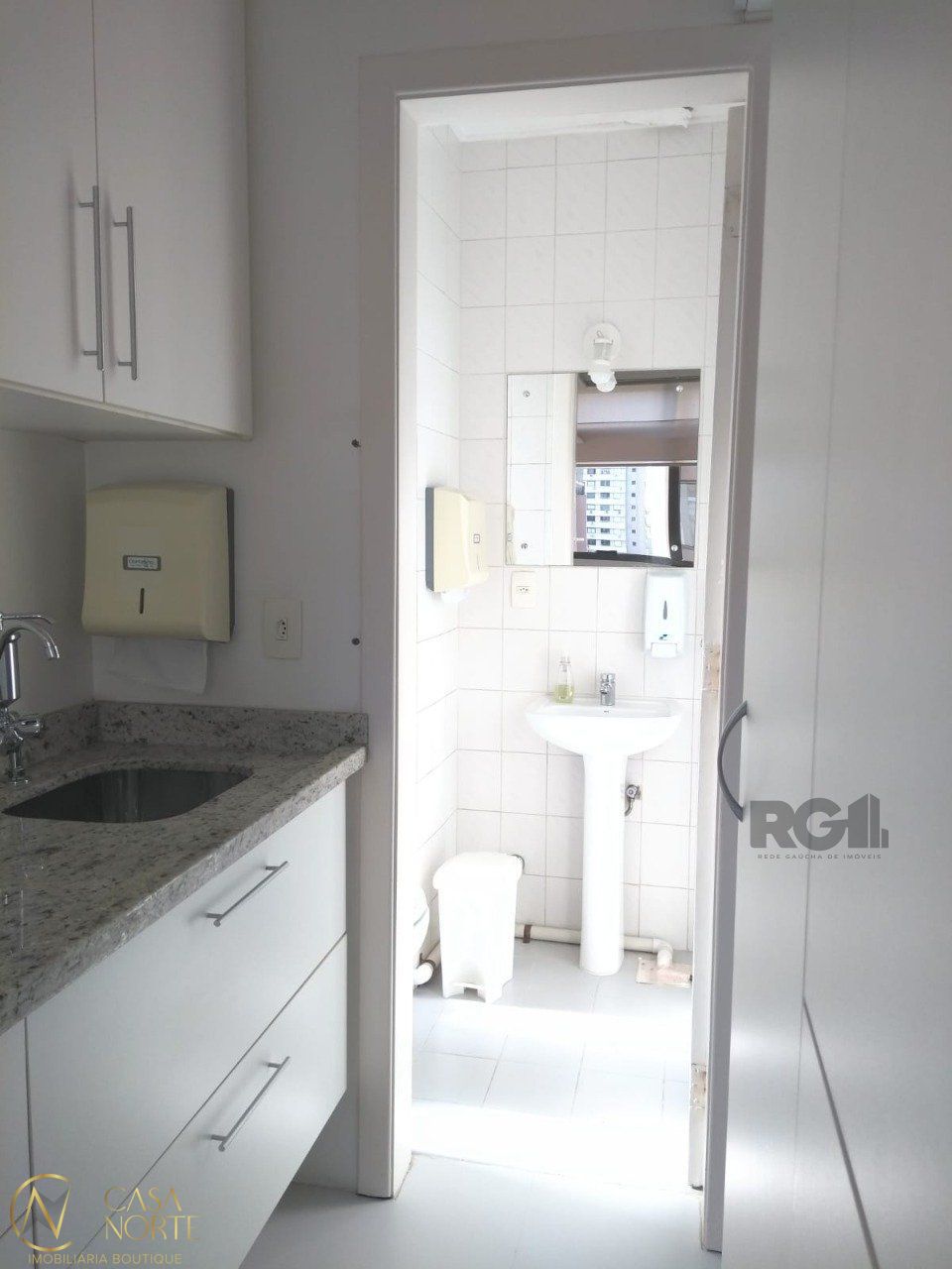 Sala Comercial à venda , 48m², 1 vaga, Avenida Osvaldo Aranha no bairro Bom Fim em Porto Alegre