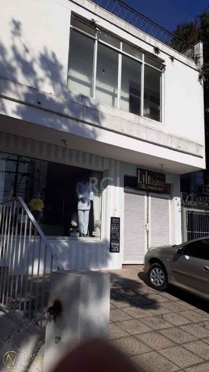 Casa à venda com 4 quartos, 250m², 1 suíte, 3 vagas, Rua Silveiro no bairro Menino Deus em Porto Alegre