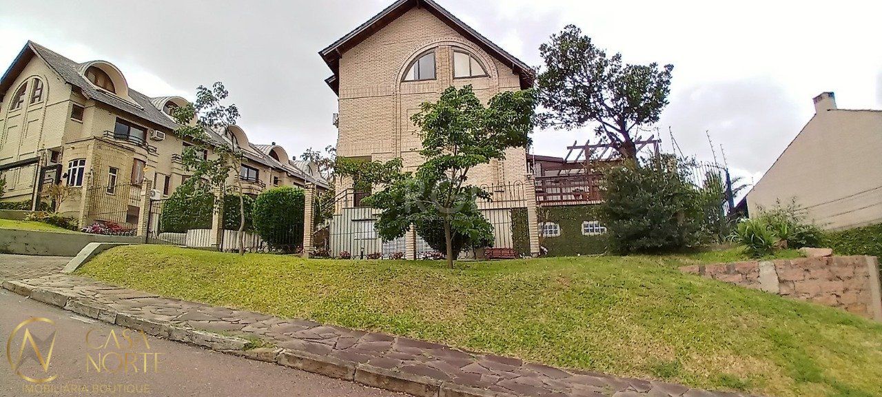 Casa de Condomínio à venda com 3 quartos, 204m², 1 suíte, 2 vagas, Rua Curupaiti no bairro Cristal em Porto Alegre