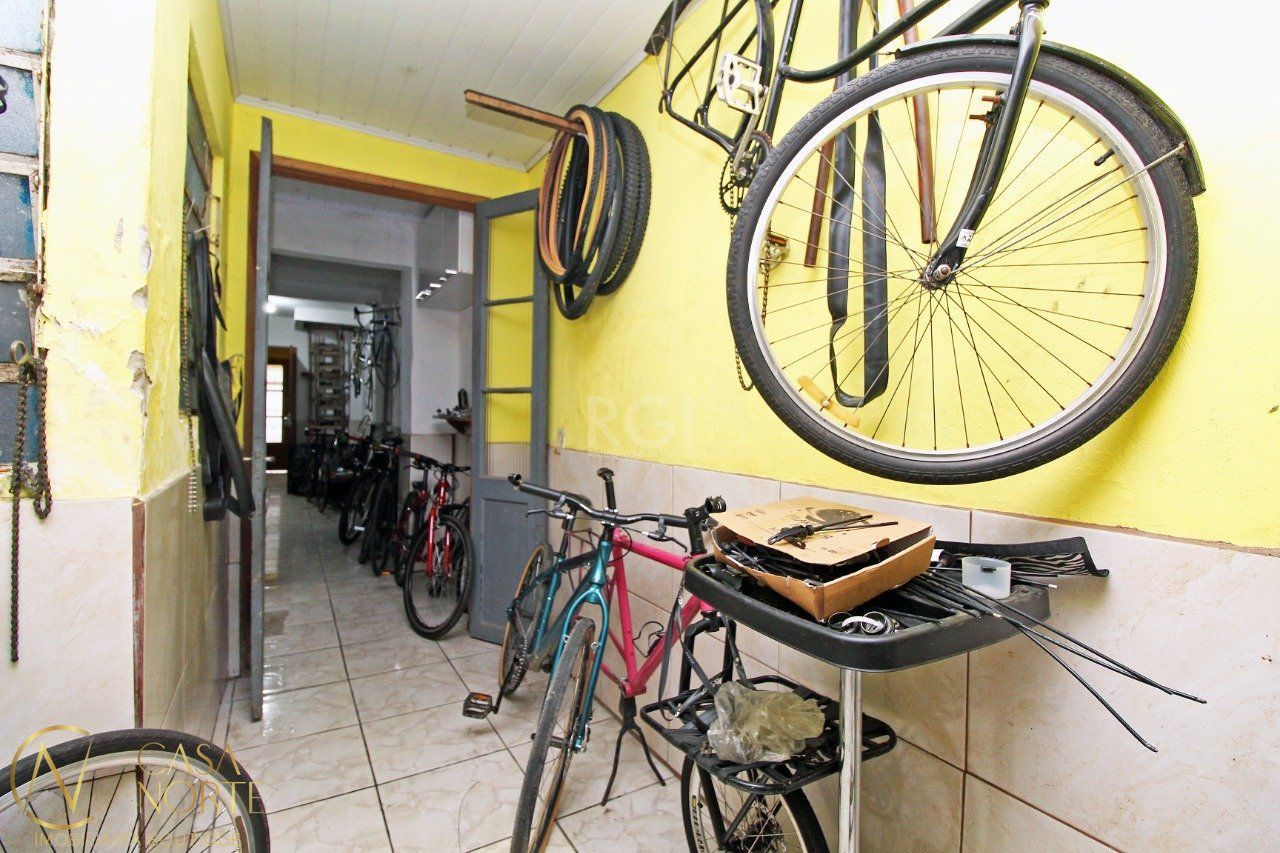 Casa à venda com 2 quartos, 85m², 1 vaga, Rua Lopo Gonçalves no bairro Cidade Baixa em Porto Alegre