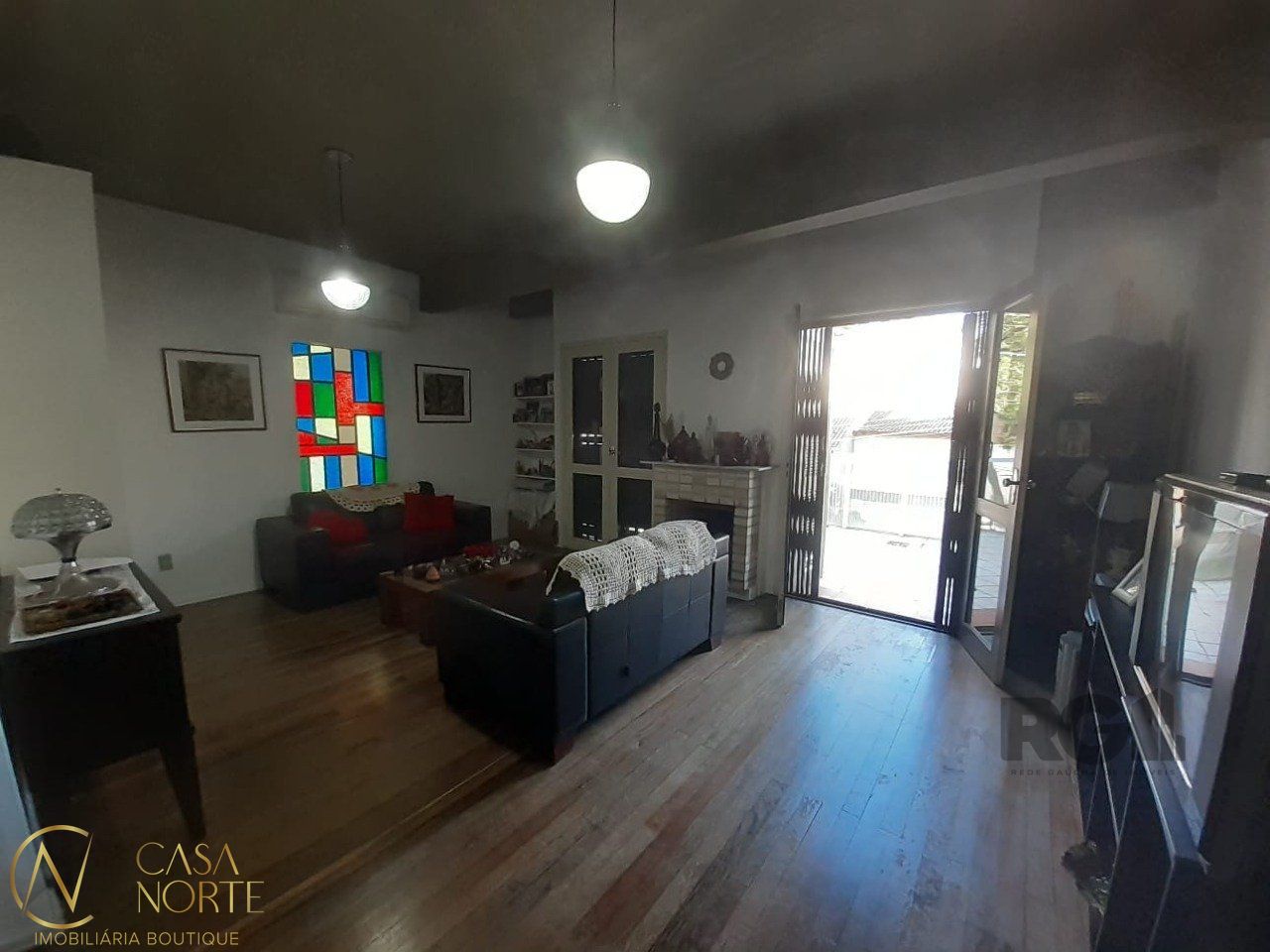 Casa à venda com 3 quartos, 254m², 1 suíte, 4 vagas, Rua Eurico Lara no bairro Medianeira em Porto Alegre