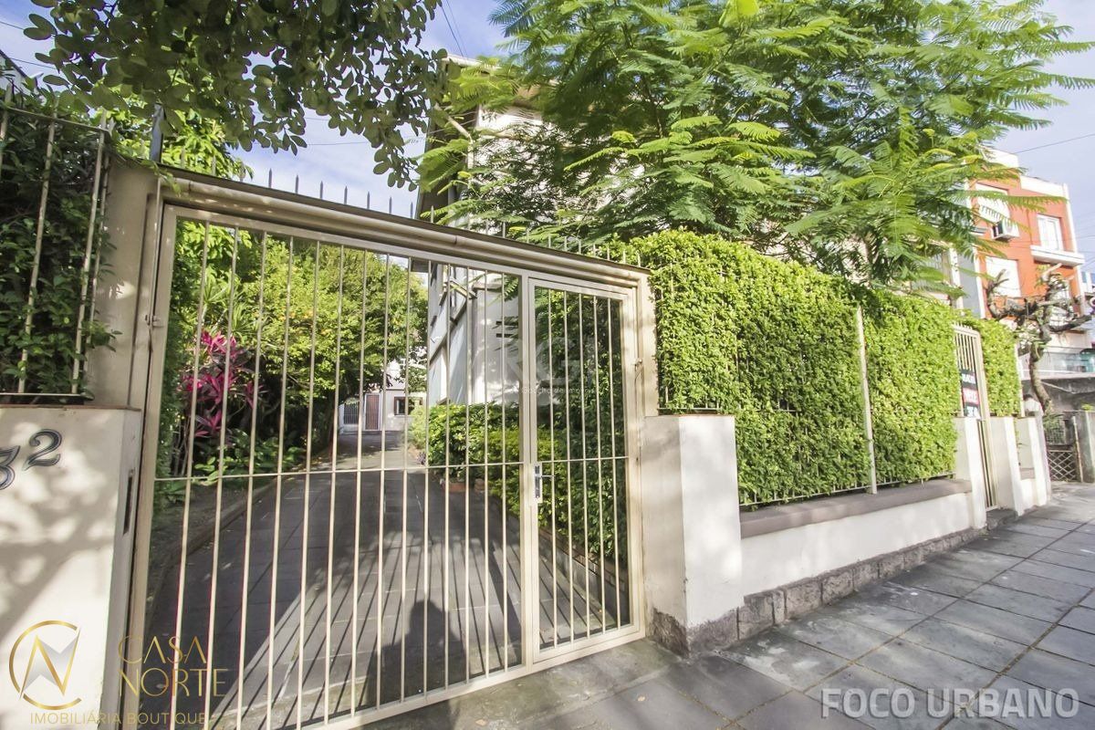 Casa à venda com 4 quartos, 500m², 6 vagas, Rua Silveiro no bairro Menino Deus em Porto Alegre