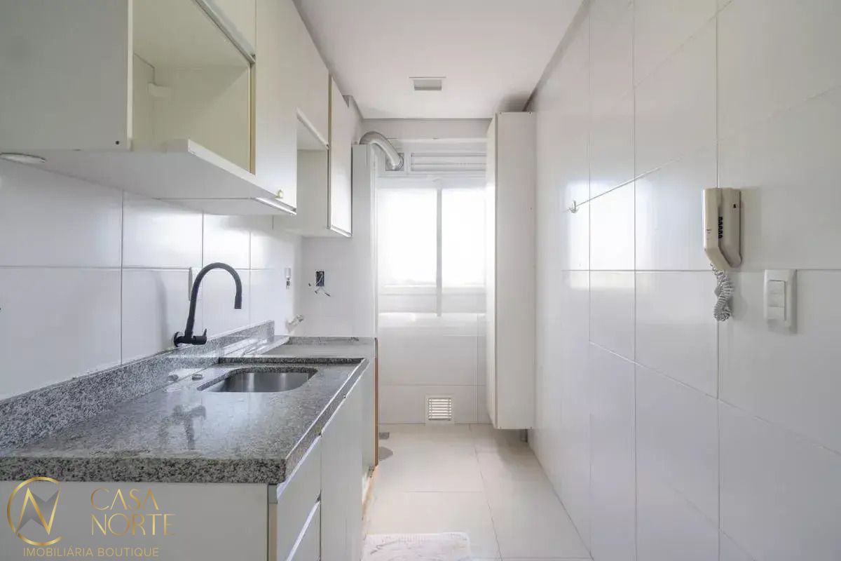 Apartamento à venda com 2 quartos, 69m², 2 suítes, 1 vaga, Rua Teixeira de Freitas no bairro Santo Antônio em Porto Alegre
