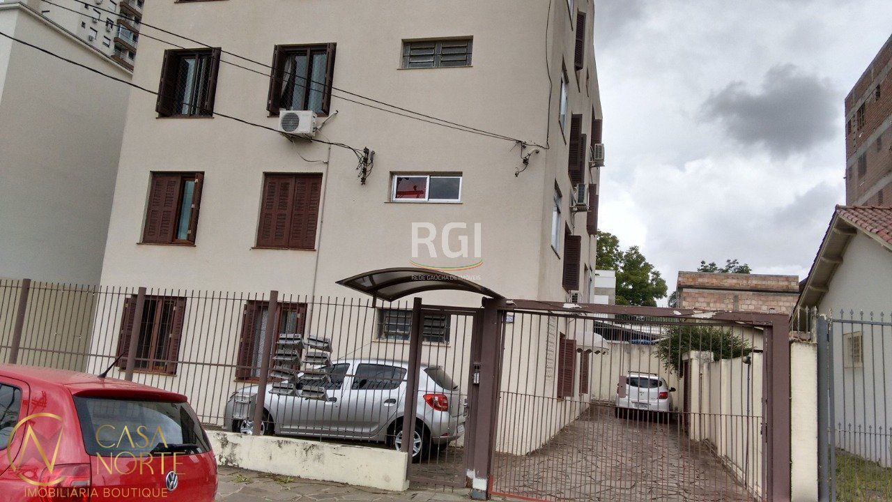 Apartamento à venda com 3 quartos, 70m², 1 vaga, Rua Padre Hildebrando no bairro Santa Maria Goretti em Porto Alegre