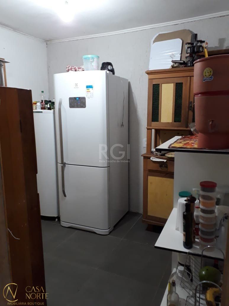 Casa à venda com 4 quartos, 230m², 1 suíte, 3 vagas, Beco Domience Silva no bairro Ponta Grossa em Porto Alegre