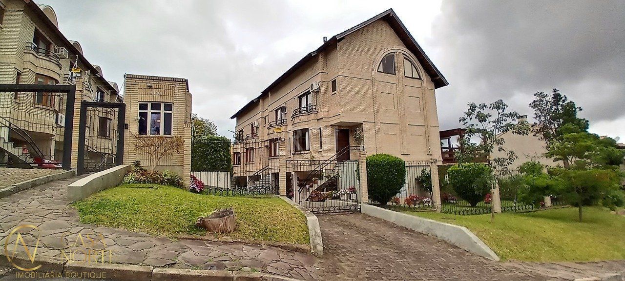 Casa de Condomínio à venda com 3 quartos, 204m², 1 suíte, 2 vagas, Rua Curupaiti no bairro Cristal em Porto Alegre