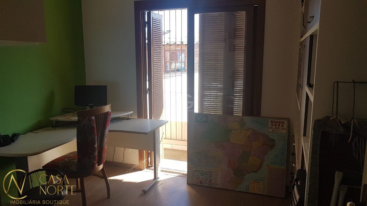 Casa à venda com 4 quartos, 205m², 1 suíte, 2 vagas, Rua Gregório da Fonseca no bairro Nonoai em Porto Alegre