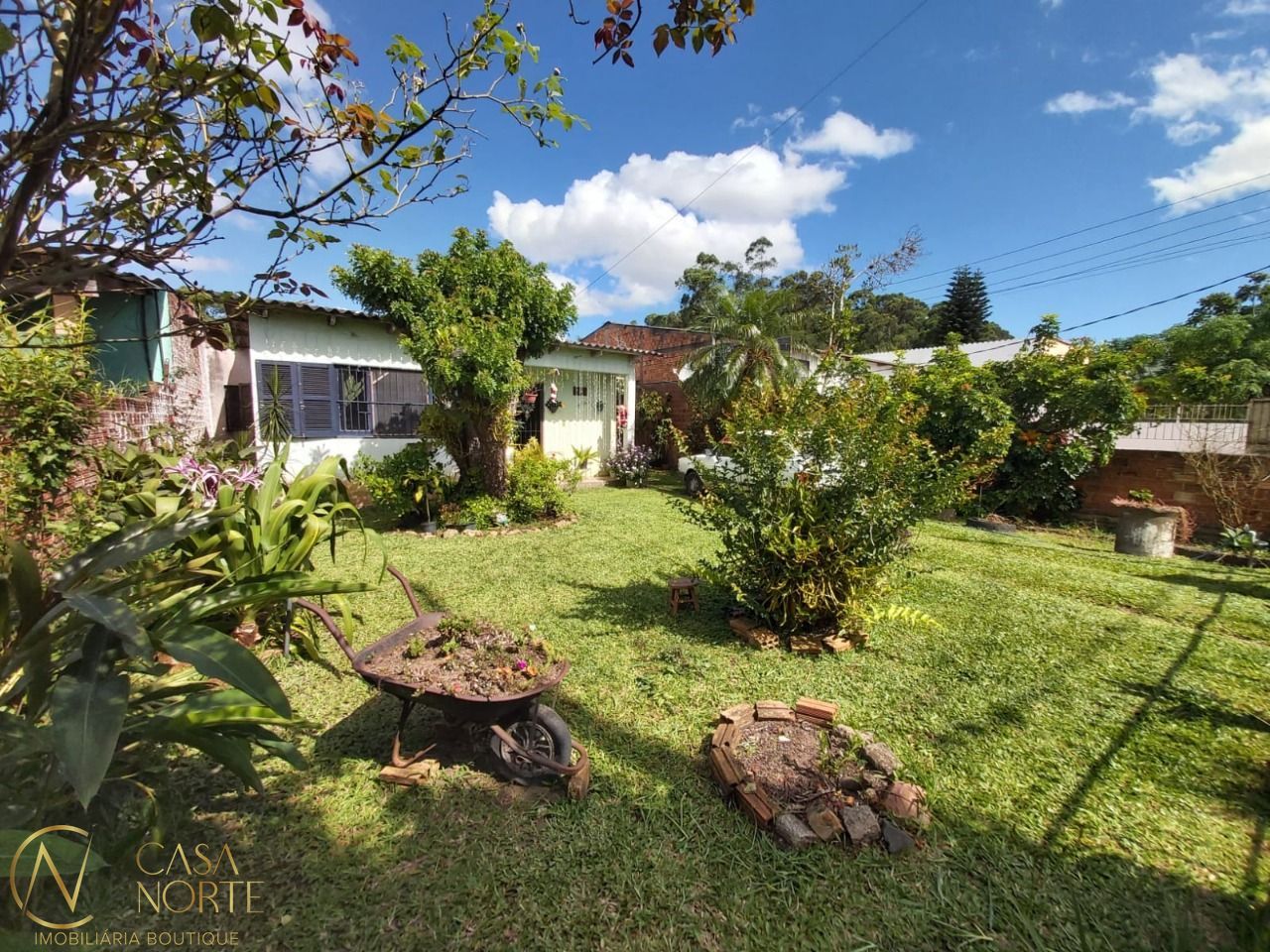 Casa à venda com 2 quartos, 96m², 1 suíte, 3 vagas, Avenida Juca Batista no bairro Belém Novo em Porto Alegre
